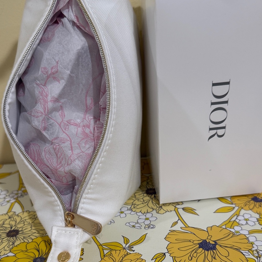 Dior Elegant White Cosmetic Case Dior mini Handbag Dior Clutch Gift ready Dior - Picture 7 of 12